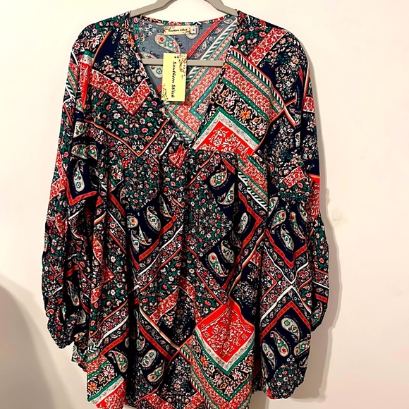 Full long top.  Could be worn as shorter dress or with leggings. - Picture 1 of 2